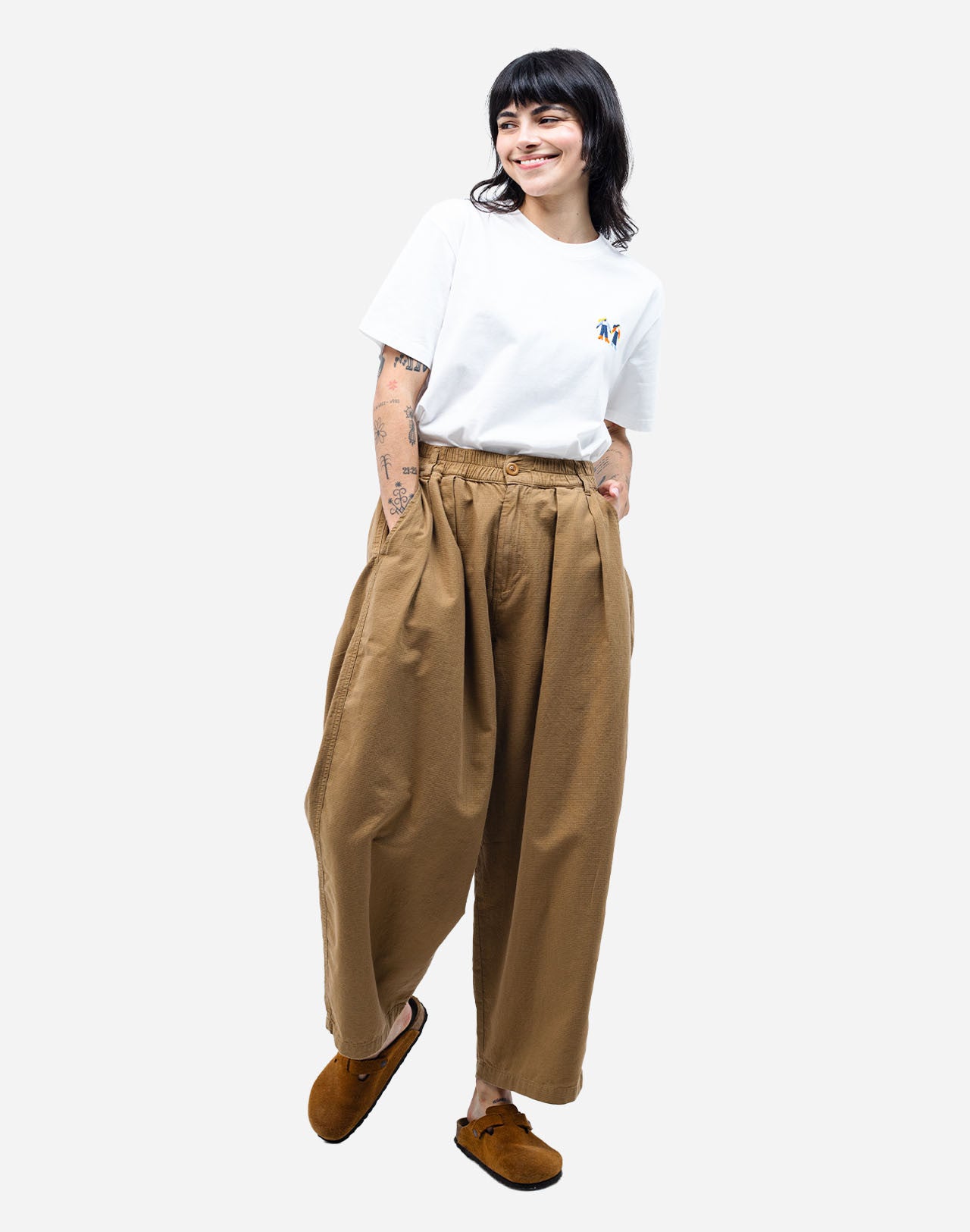 Directly inspired by Japanese wardrobes, the Cargeot model adapts to every style with its loose "balloon pants" fit, large pockets, elasticated waistband, and sturdy organic cotton ripstop fabric.