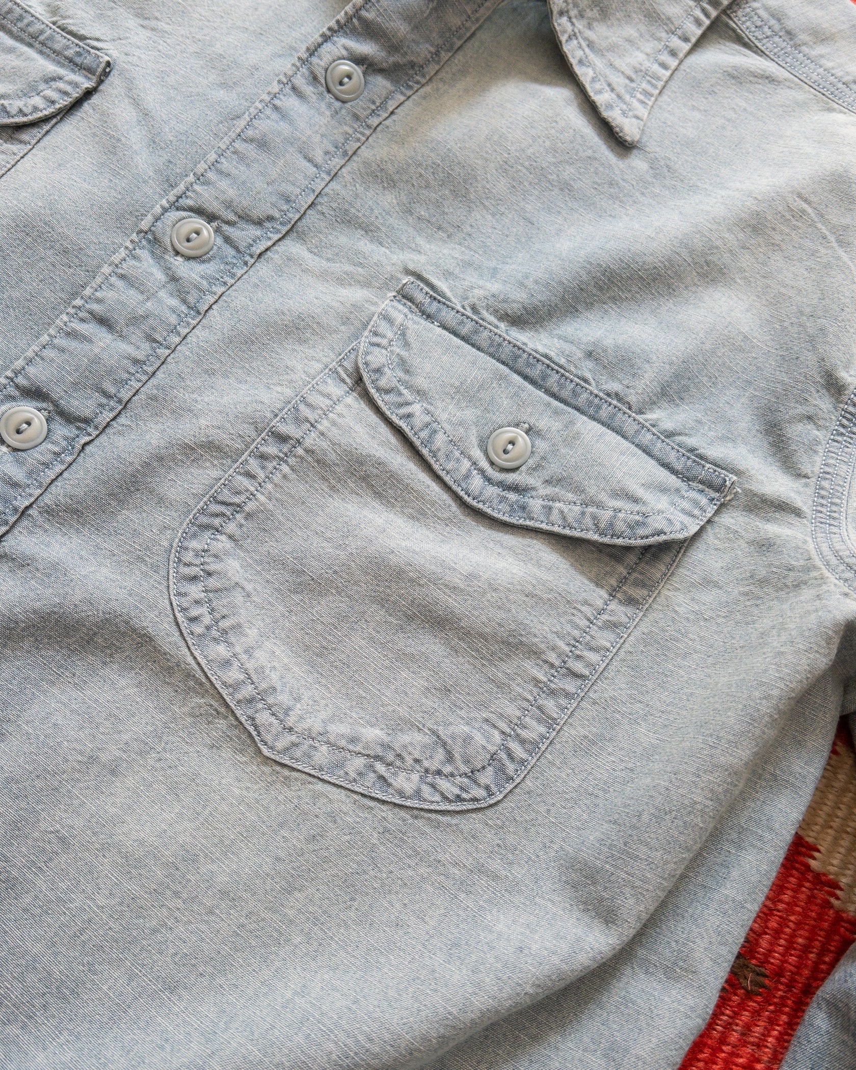 I know we say this again and again, but this is a true classic. Hardy chambray shirts were the workforce shirt used by everyone from US Naval Sailors, railroad workers out west, to grainbasket farmers and their families. Loved by Paul Newman in "Cool Hand Luke" and evolved into a Rivera staple in the 60s and 70s. Chambray pairs equally well with blue jeans as it does with khakis and suitings. The Wythe chambray used indigo dyed yarns chosen carefully for their irregular slubs to retain the same character as