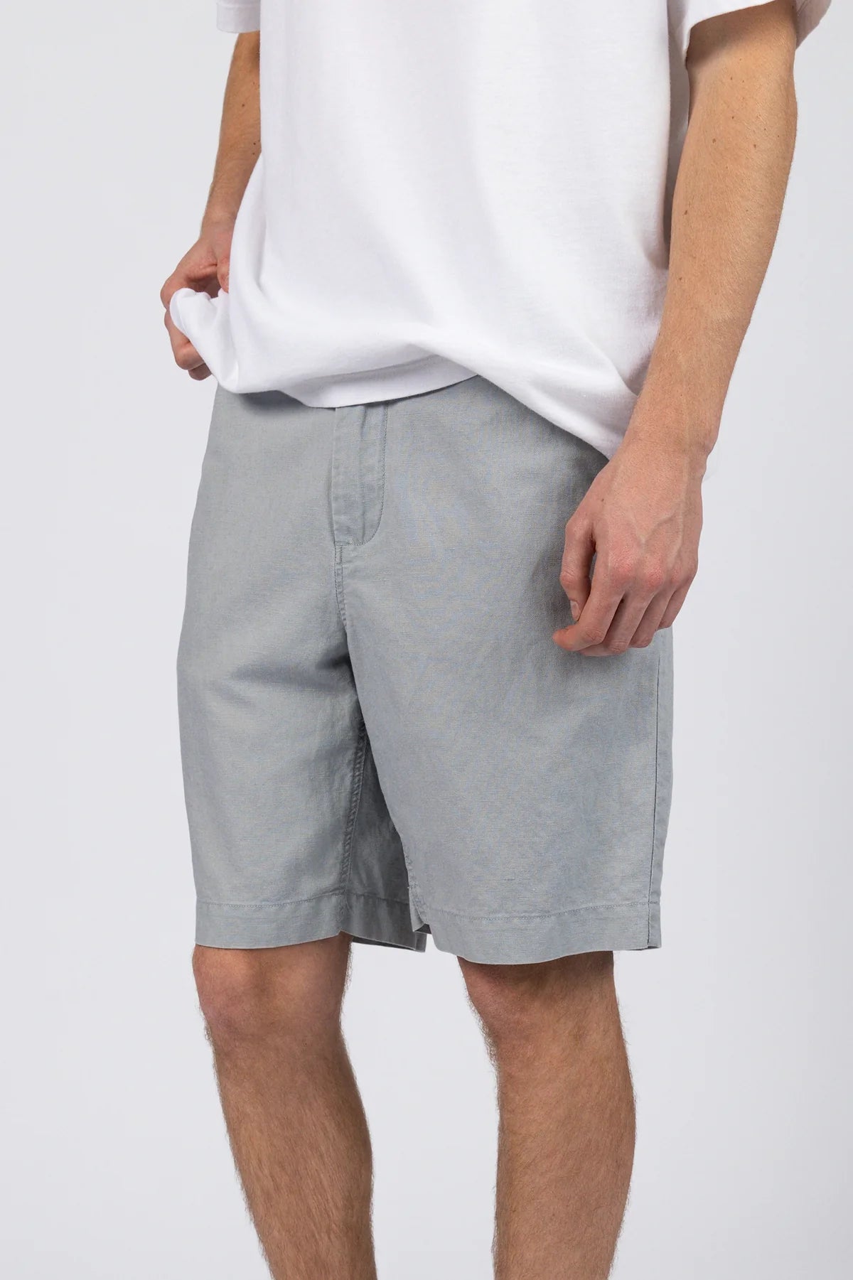 A warm-weather essential, our Seaside Short is crafted from a linen cotton blend that keeps you cool and comfortable all day long. Designed with a relaxed, roomy fit.

pre-washed
3/4 elastic waist
drawstring inside
51 % linen
49 % cotton
 