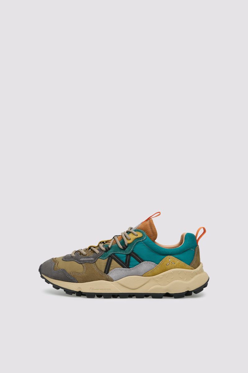 Sneakers with a dynamic character, perfect for urban or outdoor use. The upper is made of suede and fabric, ensuring a contemporary design. Distinctive details such as flower-shaped eyelets and technical strings make the footwear unique. Internally, the leather and fabric lining guarantees comfort while the cork inner insole ensures well-being. Lightweight sole for a comfortable walk.