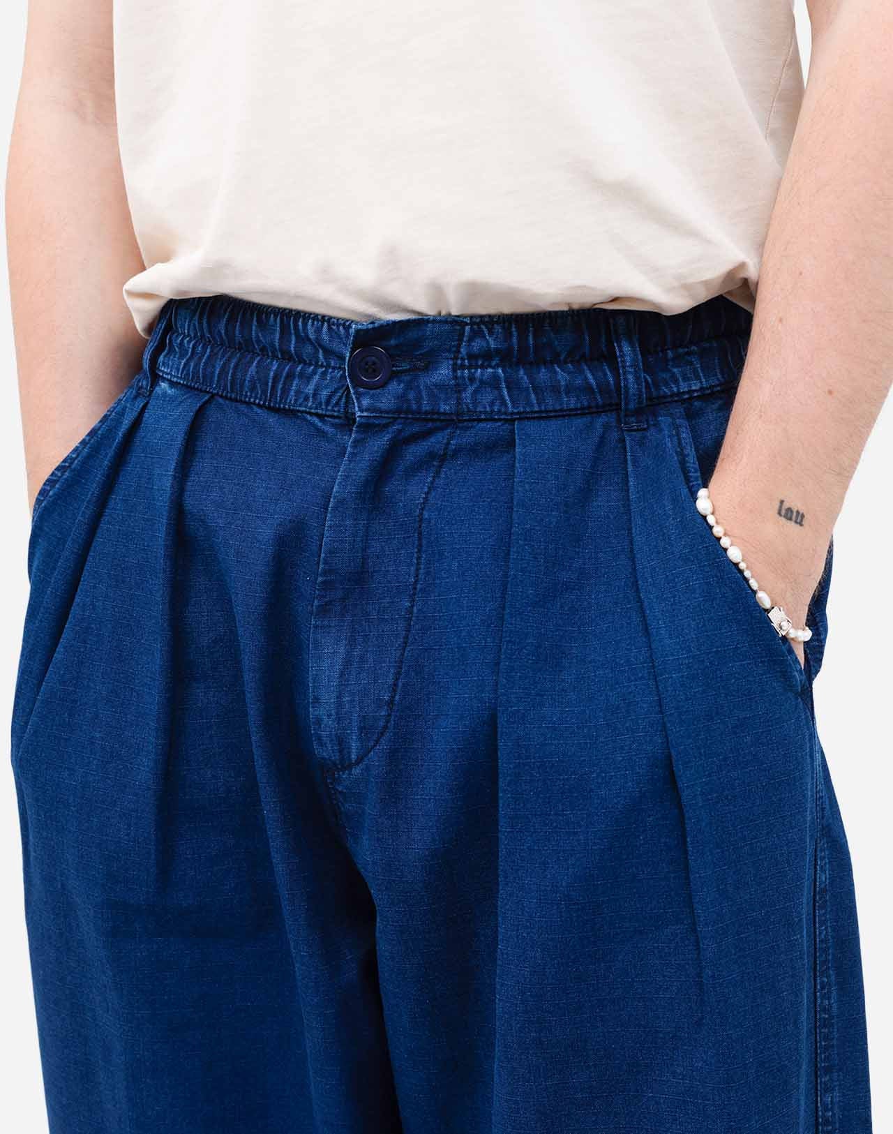 Directly inspired by Japanese wardrobes, the Cargeot model adapts to every style with its loose "balloon pants" fit, large pockets, elasticated waistband, and sturdy organic cotton ripstop fabric.