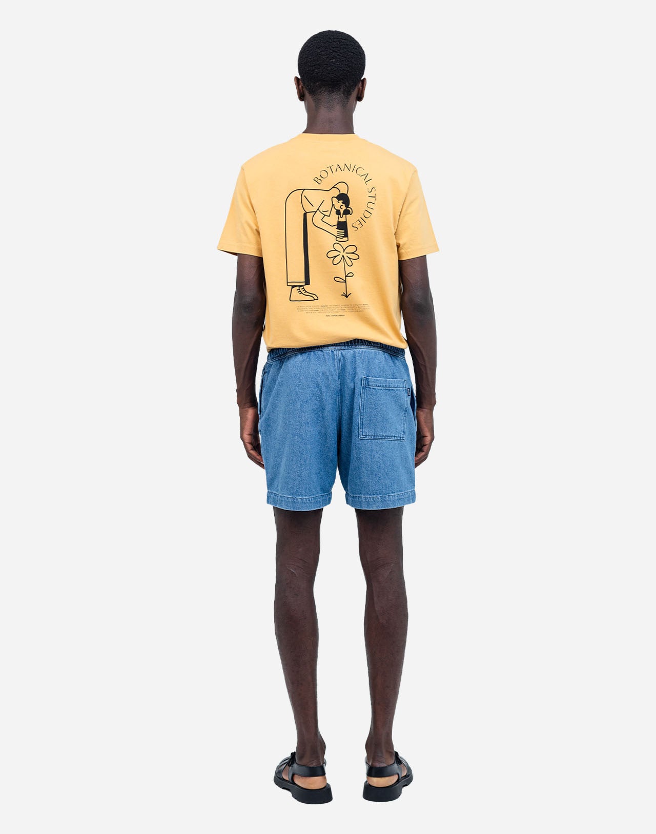 A summer wardrobe essential. With its elasticated waistband, loose fit, mid-thigh length, and soft cotton fabric enhanced by tonal topstitching, once you try the Bodhi shorts, you'll never look back (and they come in several colors and materials, for almost every day of the week).