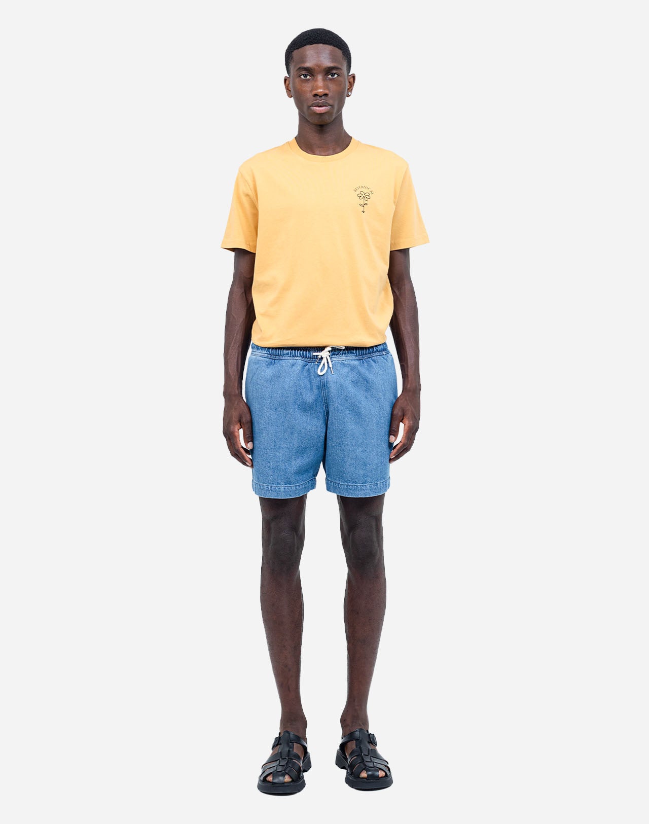 A summer wardrobe essential. With its elasticated waistband, loose fit, mid-thigh length, and soft cotton fabric enhanced by tonal topstitching, once you try the Bodhi shorts, you'll never look back (and they come in several colors and materials, for almost every day of the week).