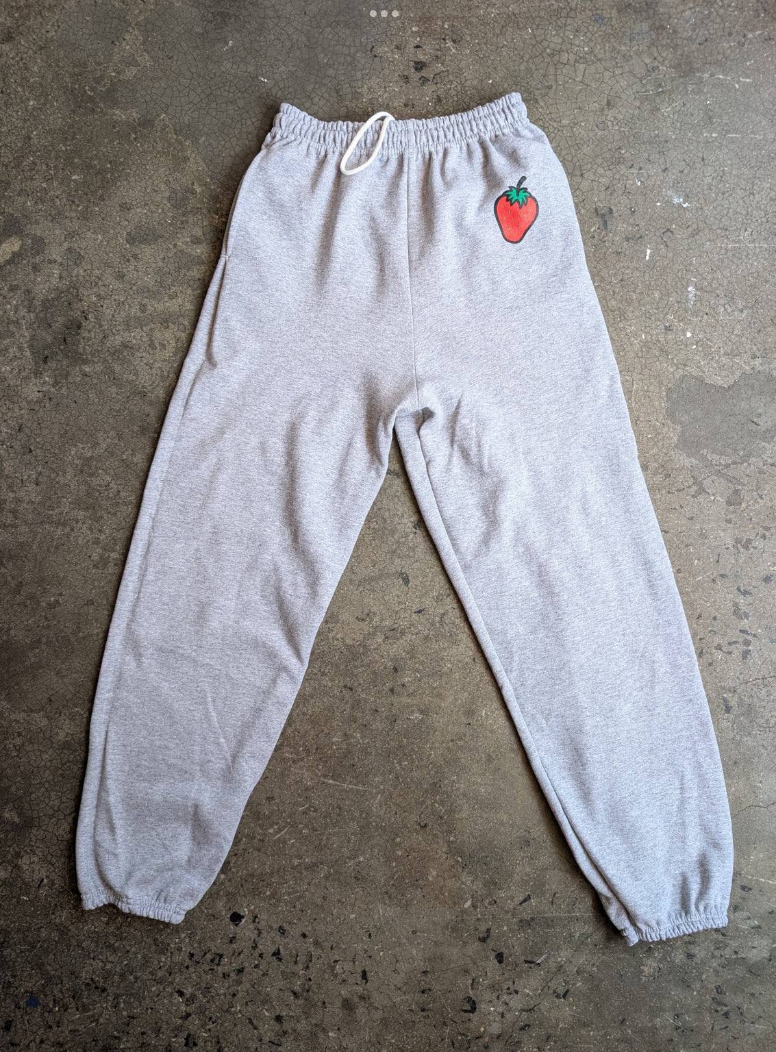 BG strawberry sweatpant