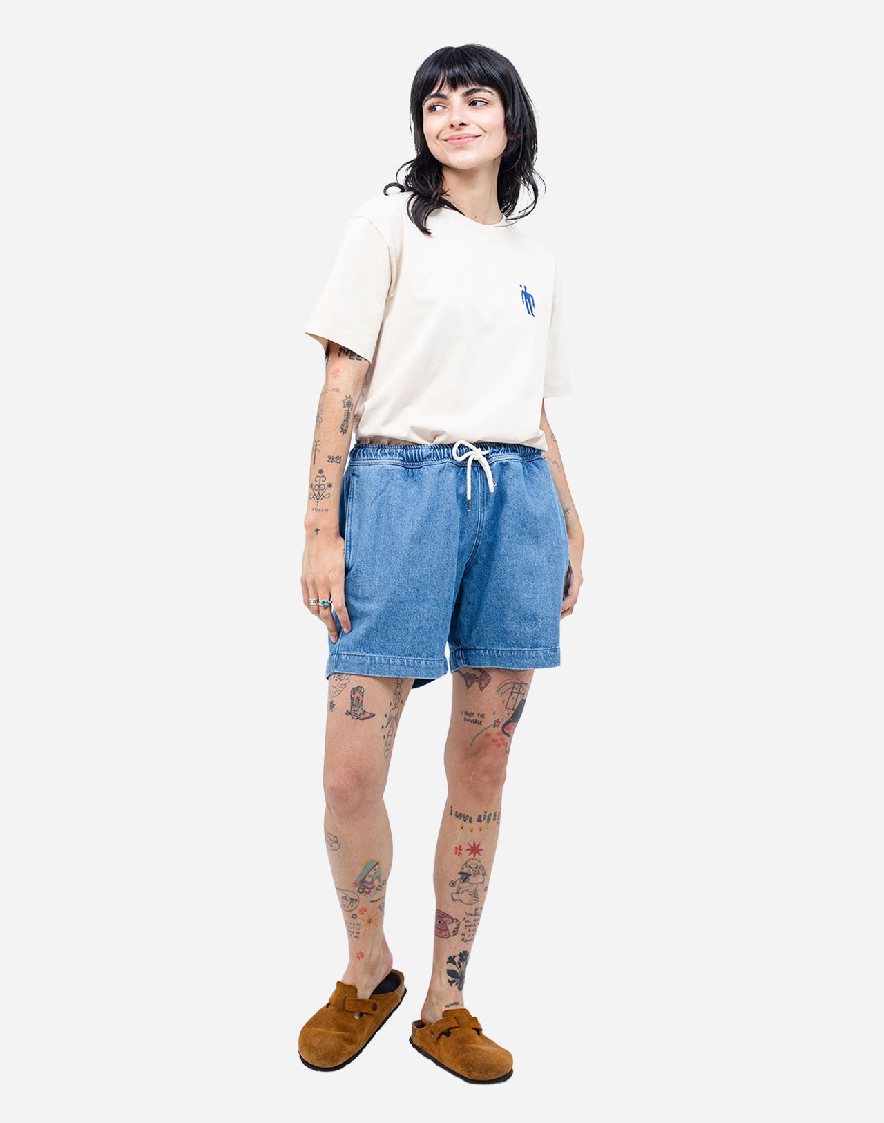 A summer wardrobe essential. With its elasticated waistband, loose fit, mid-thigh length, and soft cotton fabric enhanced by tonal topstitching, once you try the Bodhi shorts, you'll never look back (and they come in several colors and materials, for almost every day of the week).