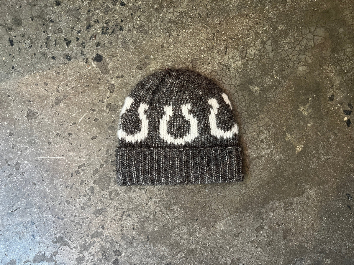 Wythe Horseshoe Beanie – Charcoal